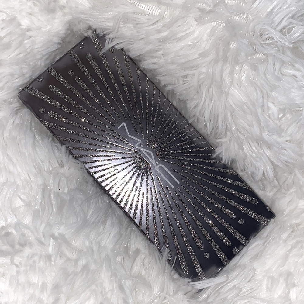 Authentic MAC Flashing Ice Extra Dimension ❤️ Brand new